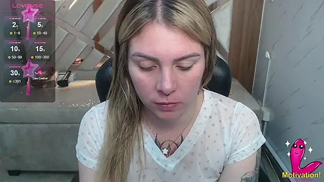 Snapshot of Paula_b_ chatting on 06-27-26, 01:06 Paula b online show from 06-27-26, 01:06