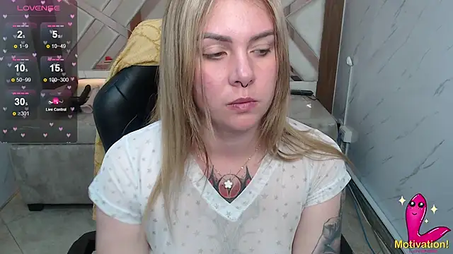 Snapshot of Paula_b_ chatting on 05-26-26, 12:47 Paula b online show from 05-26-26, 12:47