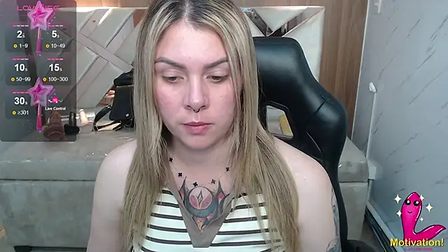 Snapshot of Paula_b_ chatting on 07-04-26, 12:53 Paula b online show from 07-04-26, 12:53