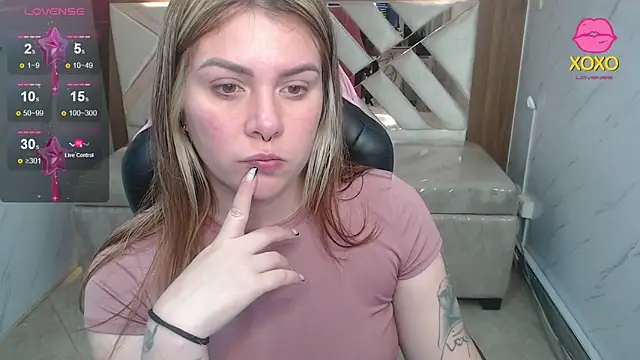 Snapshot of Paula_b_ chatting on 05-01-26, 01:05 Paula b online show from 05-01-26, 01:05