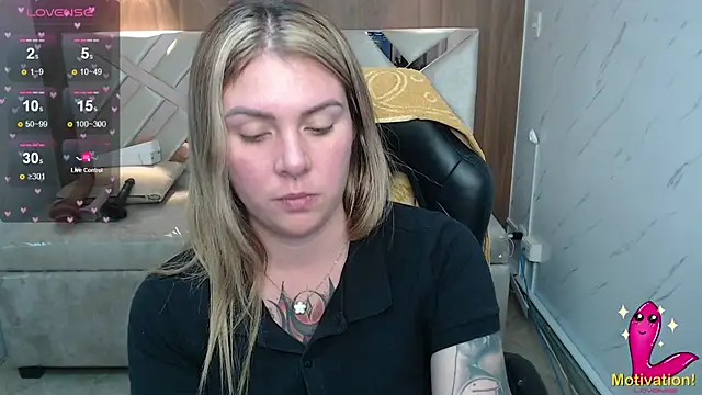 Snapshot of Paula_b_ chatting on 05-28-26, 01:06 Paula b online show from 05-28-26, 01:06