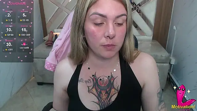 Snapshot of Paula_b_ chatting on 05-11-26, 02:56 Paula b online show from 05-11-26, 02:56