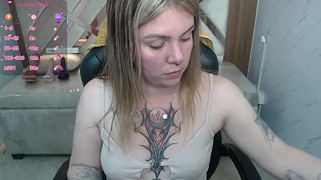 Snapshot of Paula_b_ chatting on 06-13-26, 12:58 Paula b online show from 06-13-26, 12:58