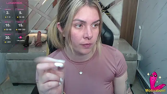 Snapshot of Paula_b_ chatting on 06-17-26, 12:48 Paula b online show from 06-17-26, 12:48
