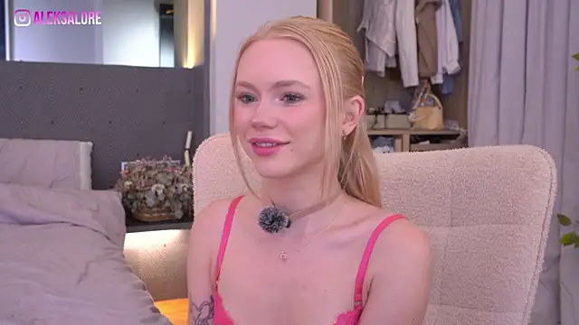 LexieLoree online show from 07-20-26, 03:03
