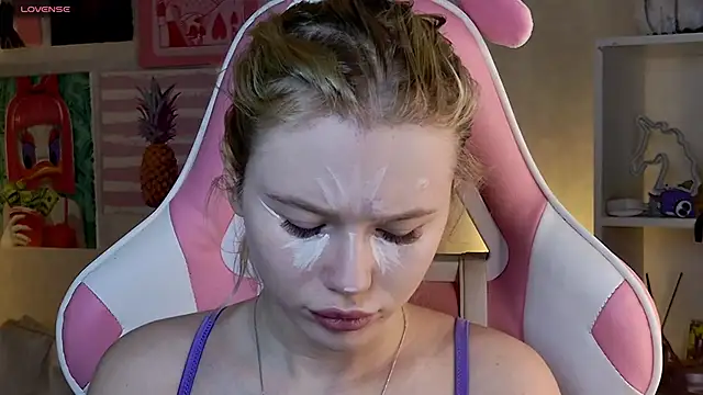 Snapshot of LexieLoree chatting on 02-07-25, 04:06 LexieLoree online show from 02-07-25, 04:06