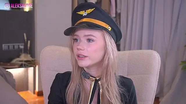 LexieLoree online show from 05-31-26, 03:01