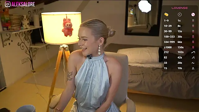 LexieLoree online show from 10-29-25, 04:22