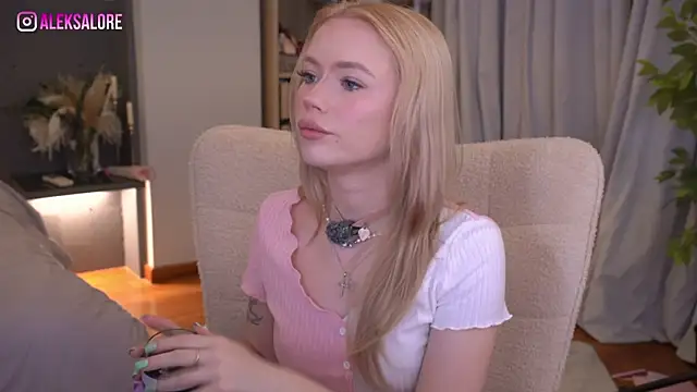 LexieLoree online show from 06-10-26, 02:57