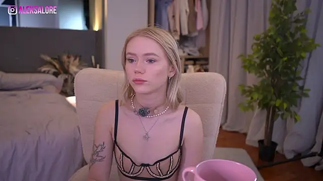 LexieLoree online show from 03-28-26, 03:18