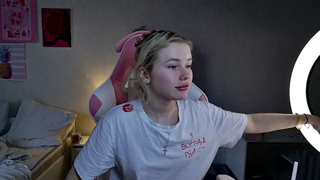 Snapshot of LexieLoree chatting on 02-09-25, 10:42 LexieLoree online show from 02-09-25, 10:42