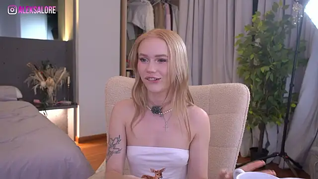 LexieLoree online show from 05-22-26, 03:15