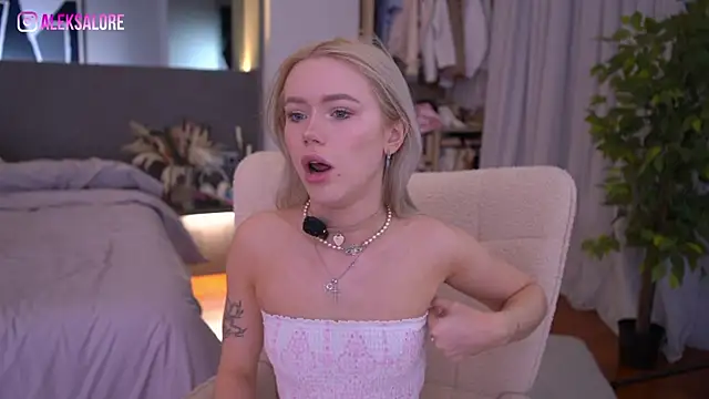 LexieLoree online show from 04-03-26, 02:40