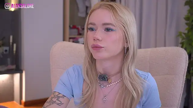 LexieLoree online show from 04-19-26, 02:34