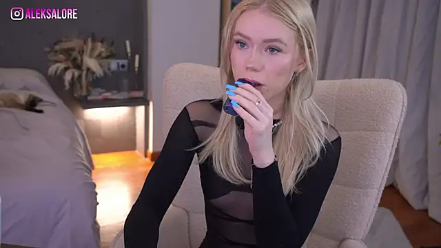 LexieLoree online show from 04-13-26, 02:26