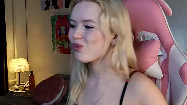 Snapshot of LexieLoree chatting on 01-24-25, 07:41 LexieLoree online show from 01-24-25, 07:41