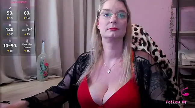 Snapshot of Nova_mea chatting on 01-27-25, 06:31 Nova mea online show from 01-27-25, 06:31