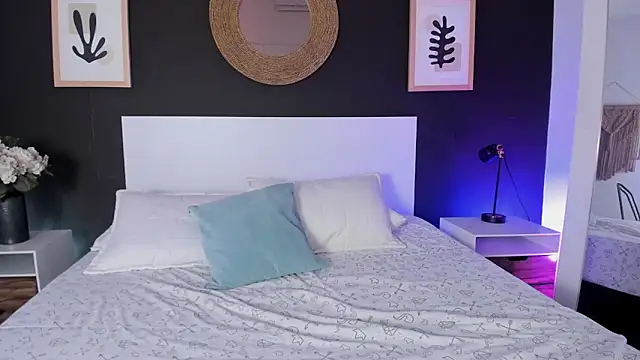 Snapshot of VioletPaket chatting on 02-10-26, 11:20 VioletPaket online show from 02-10-26, 11:20