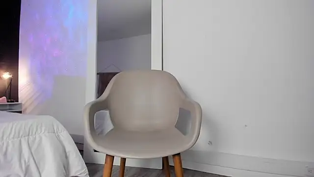 Snapshot of VioletPaket chatting on 03-11-25, 11:37 VioletPaket online show from 03-11-25, 11:37