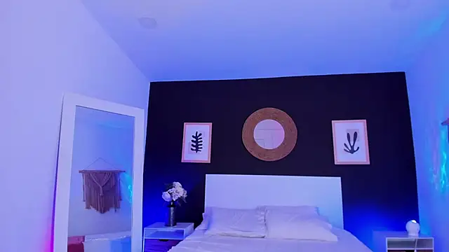 Snapshot of VioletPaket chatting on 03-18-26, 03:13 VioletPaket online show from 03-18-26, 03:13