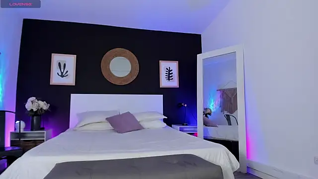 Snapshot of VioletPaket chatting on 02-20-26, 12:51 VioletPaket online show from 02-20-26, 12:51