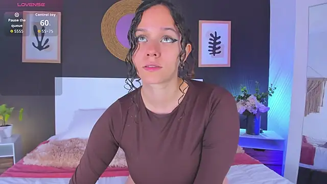 VioletPaket online show from 05-19-26, 11:39