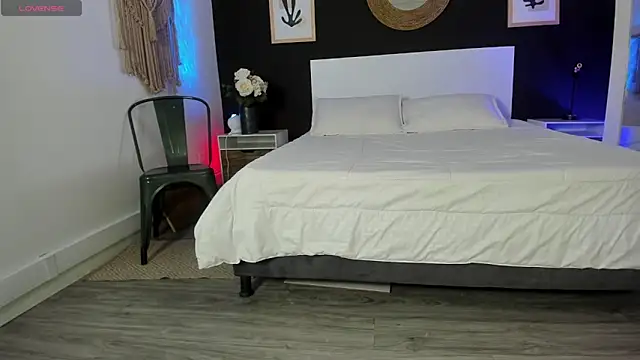 Snapshot of VioletPaket chatting on 02-14-26, 01:11 VioletPaket online show from 02-14-26, 01:11