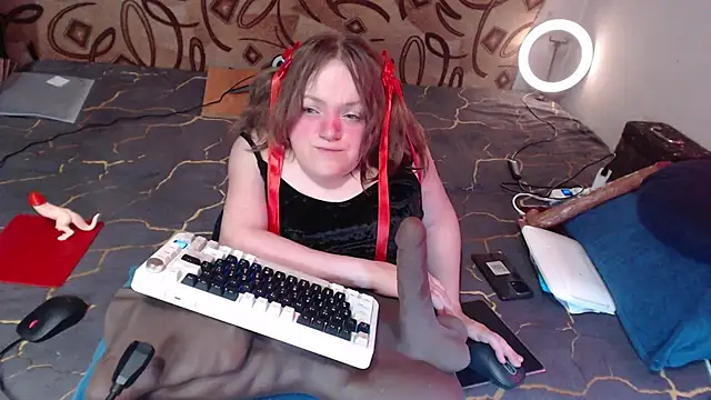 Snapshot of MiniNatalie chatting on 03-08-25, 05:38 MiniNatalie online show from 03-08-25, 05:38