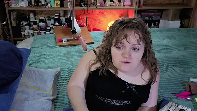 Snapshot of MiniNatalie chatting on 11-11-25, 06:41 MiniNatalie online show from 11-11-25, 06:41