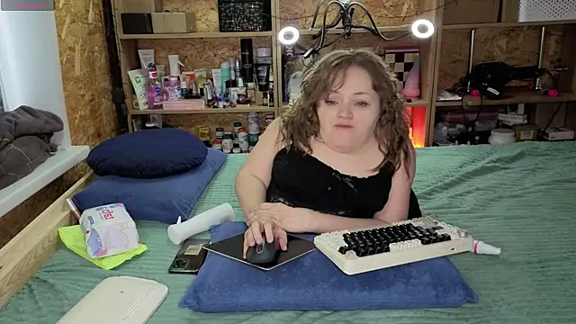 MiniNatalie online show from 12-22-25, 06:24