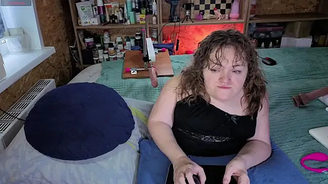 Snapshot of MiniNatalie chatting on 11-13-25, 03:21 MiniNatalie online show from 11-13-25, 03:21