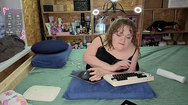 MiniNatalie online show from 12-20-25, 02:20