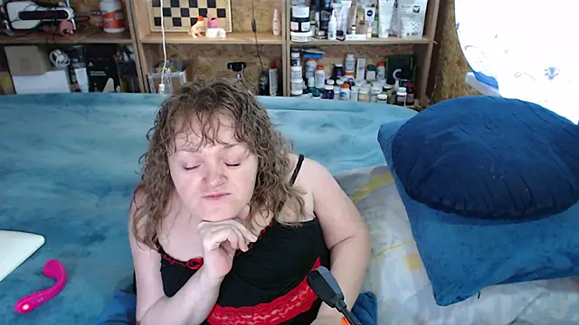 Snapshot of MiniNatalie chatting on 10-04-25, 10:17 MiniNatalie online show from 10-04-25, 10:17