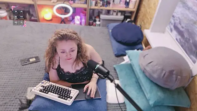 MiniNatalie online show from 04-18-26, 03:36