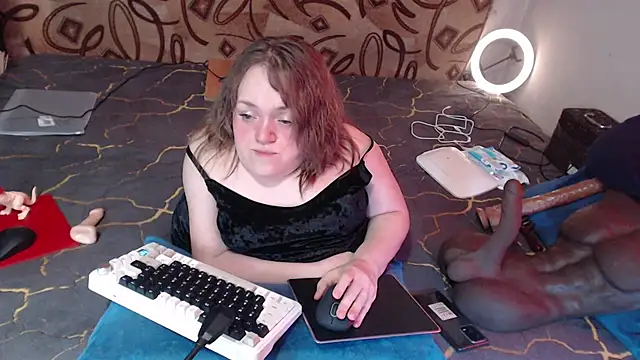 Snapshot of MiniNatalie chatting on 03-10-25, 08:28 MiniNatalie online show from 03-10-25, 08:28