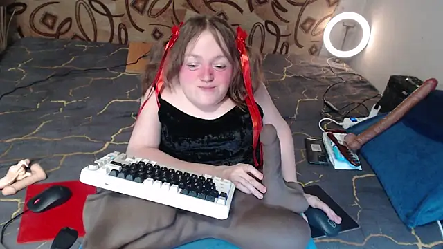 Snapshot of MiniNatalie chatting on 03-07-25, 11:27 MiniNatalie online show from 03-07-25, 11:27