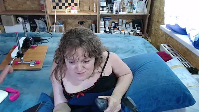 Snapshot of MiniNatalie chatting on 10-02-25, 11:24 MiniNatalie online show from 10-02-25, 11:24