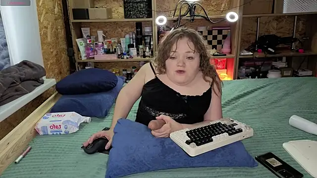 MiniNatalie online show from 12-23-25, 06:34