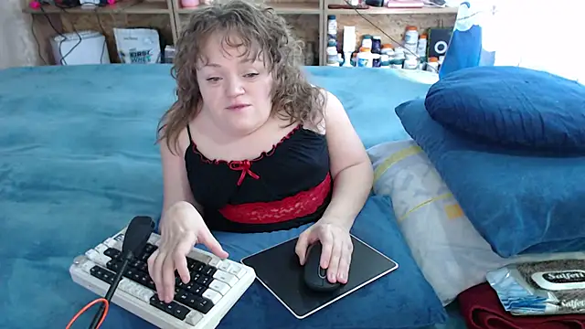 Snapshot of MiniNatalie chatting on 09-20-25, 03:55 MiniNatalie online show from 09-20-25, 03:55