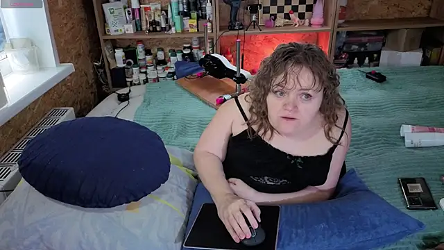 Snapshot of MiniNatalie chatting on 11-14-25, 05:33 MiniNatalie online show from 11-14-25, 05:33