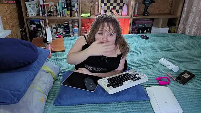 Snapshot of MiniNatalie chatting on 11-10-25, 06:29 MiniNatalie online show from 11-10-25, 06:29