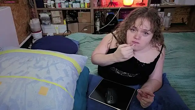 MiniNatalie online show from 11-22-25, 08:57