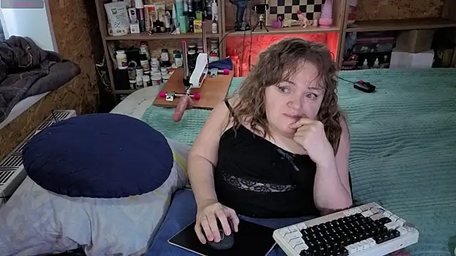 Snapshot of MiniNatalie chatting on 11-15-25, 05:22 MiniNatalie online show from 11-15-25, 05:22