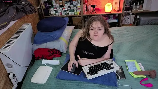 MiniNatalie online show from 11-24-25, 05:51