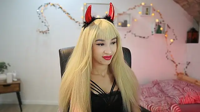 Amai  Liu online show from 10-31-25, 07:10