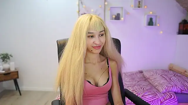 Amai  Liu online show from 11-19-25, 06:52