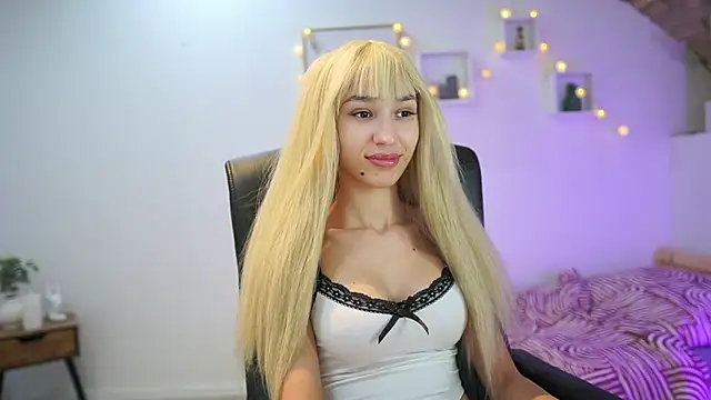 Amai  Liu online show from 10-24-25, 05:56