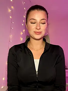 Mia-Minou online show from 10-22-25, 01:10