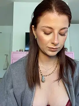 Mia-Minou online show from 04-21-26, 07:59