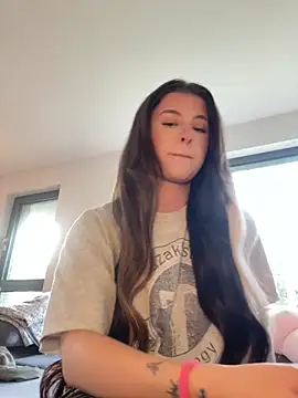 Mia-Minou online show from 11-25-25, 12:38